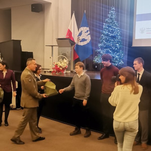 sukces naszych uczniów w Olimpiadzie wiedzy o Bezpieczeństwie i  Obronności